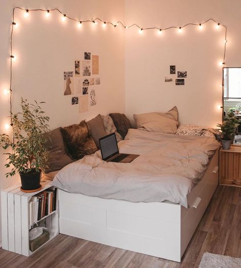 How to Decorate a Small Bedroom: Essential Space-Saving Hacks For You Design Ložnic, Girl Bedroom Designs, Aesthetic Rooms, Teen Bedroom Decor, Girl Bedroom Decor, The Ceiling, Cheap Furniture, Cozy Room, Room Inspiration Bedroom