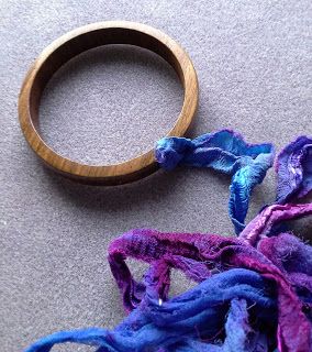 Earthshine: Upcycled Sari Silk Bangles Tutorial Sari Ribbon Jewelry, Silk Ribbon Jewelry, Sari Silk Jewelry, Cuff Bracelets Diy, Ribbon Projects, Silk Bangles, Sari Silk Ribbon, Sari Ribbon, Silk Bracelet