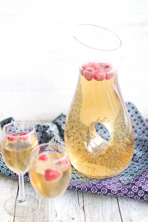 Mock Champagne, Bridal Shower Punch Recipes, Bridal Shower Punch, Non Alcoholic Champagne, Shower Punch, Bridal Shower Drinks, Alcoholic Punch Recipes, Non Alcoholic Punch, Champagne Punch