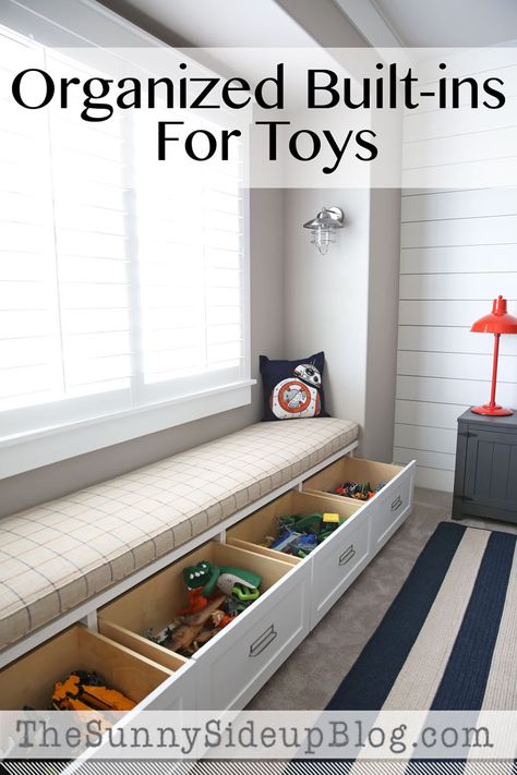 There are so many fun ways to organize toys! Today I'm sharing some of the organized built-ins for toys that we designed for our new home. Living Room Toy Storage, Trofast Ikea, Large Toy Storage, Living Room Baskets, Toy Storage Bench, Vstupná Hala, Diy Toy Storage, Small Space Bedroom, Small Space Storage