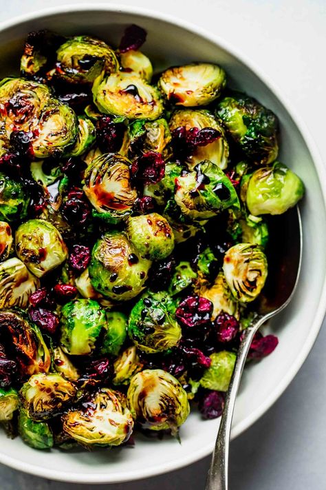 Brussel Sprouts With Cranberries, Balsamic Glaze Brussel Sprouts, Brussel Sprout Side Dish, Cranberry Recipes Thanksgiving, Vegan Thanksgiving Side Dishes, Baked Brussel Sprouts, Balsamic Brussel Sprouts, Crispy Brussel Sprouts, Brussel Sprout Recipes Roasted