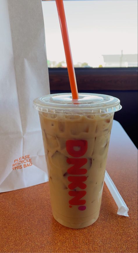 Mocha Dunkin Drinks, Dunkin Iced Coffee Aesthetic, Dunkin Coffee Aesthetic, Dunkin Aesthetic, Coffee Dunkin, Dunkin Drinks, Dunkin Iced Coffee, Dunkin Coffee, Iced Starbucks Drinks