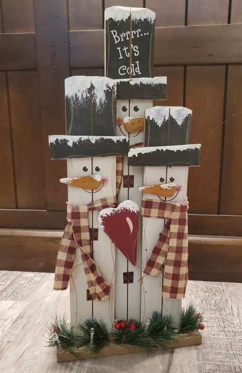 Christmas Scarves, Christmas Diy Wood, Noelle Silva, Wooden Snowmen, Wooden Christmas Crafts, Amazing Crafts, Handmade Christmas Crafts, Christmas Decorations Diy Outdoor, Diy Christmas Decorations Easy