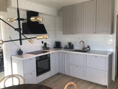 @sara_patrik_ on Instagram: “Kök  #ikea #lerhyttan #lerhyttanljusgrå #kök” Lerhyttan Kitchen Ikea, Ikea Lerhyttan, Ikea Cabinets, Favorite Kitchen, Kitchen Interior, Kitchen Ideas, Kitchen Design, Kitchen Cabinets, On Instagram