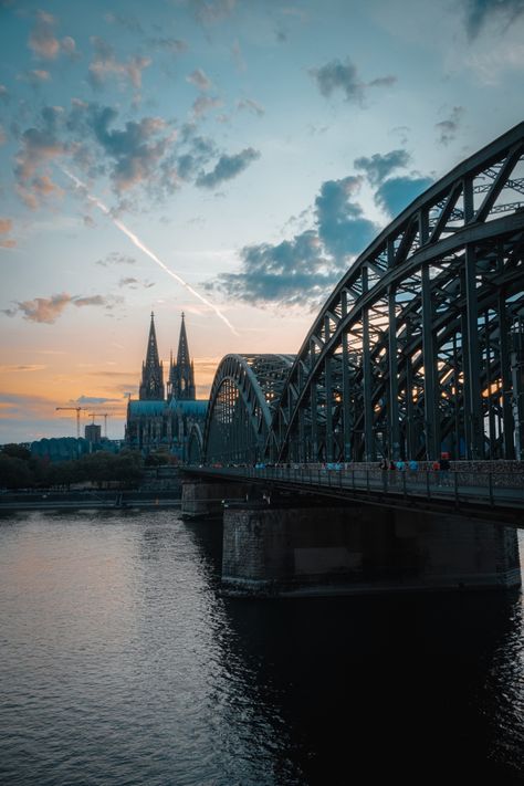 Sunset at the dom of cologne Travel Aesthetic Germany, City Sunset Aesthetic, Cologne Aesthetic, Germany Aesthetic, Vision 2025, City Summer, City Sunset, Sony Photography, Germany Photography