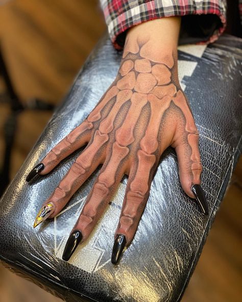 Hand Tattoo Bones Skeleton, Skeleton Arm Sleeve Tattoo, Realistic Skeleton Hand Tattoo, Half Skeleton Hand Tattoo, Skeleton Neck Tattoo, Skeleton Arm Spine Tattoo, Hand Tattoo Easy, Scary Hand Tattoos, Hand Tattoos For Women Skeleton