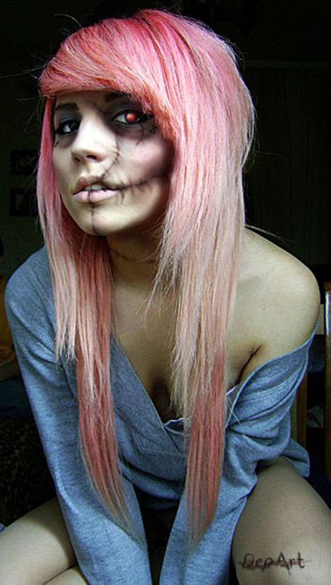 dead zombie chic Emo Zombie Costume, Hot Zombie Makeup, Zombie Hairstyles, Cute Zombie Makeup, Zombie Girl Makeup, Zombie Makeup Ideas, Zombie Makeup Halloween, Emo Zombie, Zombie Face Makeup