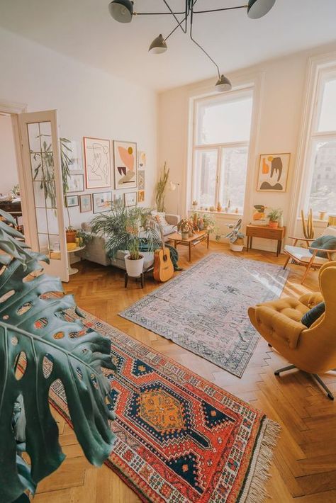 indian living room, oriental living room, boho living room, living room decor ideas, interior decor trends #livingroom Mid Century Boho Living Room, Indian Living Room, Indian Living Rooms, Interior Design Per La Casa, Gardening Design, Gardening Landscaping, Sala Grande, Interior Vintage, Landscaping Garden