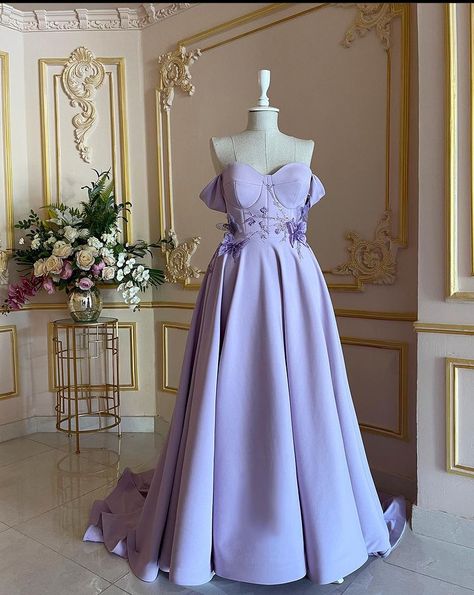 Sweet 16 Dresses Purple Butterfly, Butterfly Dress Purple, Debut Gowns 18th, Debut Gowns 18th Elegant, Purple Butterfly Dress, Victorian Prom Dress, Debut Gowns, Sweet Sixteen Dresses, Butterfly Aesthetic