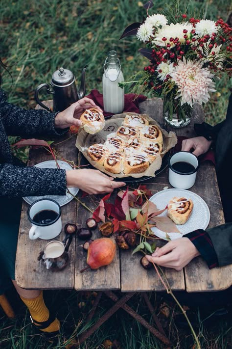 Gluten-free Cinnamon Rolls & a Magical Photoshoot for Mint & Berry - Our Food Stories Magical Photoshoot, Gluten Free Cinnamon Rolls, T1 Bus, Vintage Volkswagen, Food Stories, Fall Table Settings, Autumn Table, Think Food, Cinnamon Roll