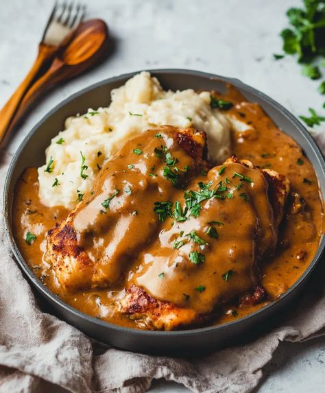 Smothered Chicken Recipe - cookingwithsandra.com Smothered Chicken Recipe, Chicken Breast Oven Recipes, Smothered Chicken Recipes, Chicken Breast Oven, Smothered Chicken, Chicken Breast Seasoning, Easy Chicken Dinner Recipes, Cook Chicken Breast, Meal Recipes