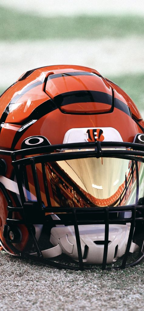 Cincinatti Bengals, Cool Football Pictures, Joe Borrow, Who Dey, Football Poses, Football Background, Cincinnati Bengals Football, Nfl Football Pictures, Nfl Football Art