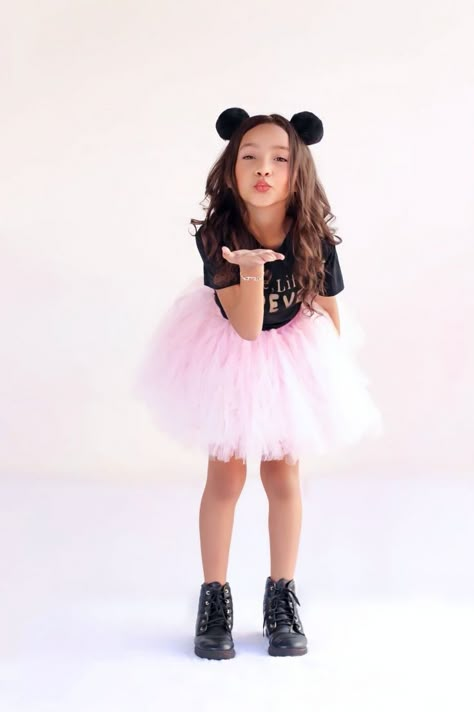 Kids Fashion Photoshoot Ideas, 7 Birthday Photoshoot Ideas, Little Birthday Girl Photoshooting, Girls Birthday Photoshooting Ideas, Girl Birthday Photoshooting, Toddler Girl Photoshooting, Birthday Photoshoot For Kids, Kid Models Photoshoot, 12 Birthday Photoshoot Ideas