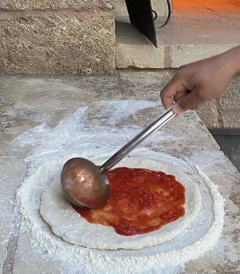 Homemade Pizza Recipe, Pizza At Home, Female Rage, Pizza Dough Recipe, Perfect Pizza, Pizza Recipes Homemade, Italy Summer, Summer Wines, Italy Trip