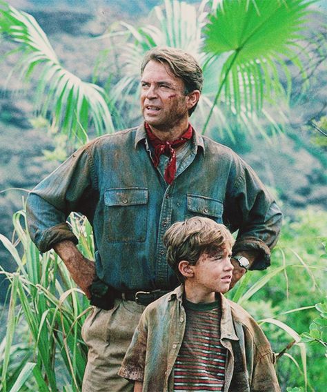 Sam O’Neil and Joseph Mazzello in Jurassic Park Jurassic Park Trilogy, Jurassic Movies, Jurassic Park Party, Sam Neill, Jurassic Park 1993, Jurassic Park Movie, Jurrasic Park, Michael Crichton, Falling Kingdoms