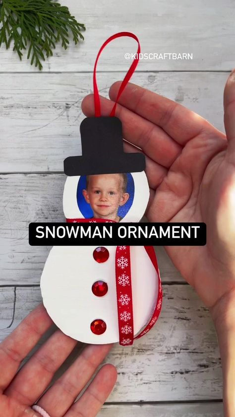 Snowman Photo Ornament, Snowman Ornaments For Kids To Make, Frosty The Snowman Crafts, Classroom Christmas Crafts, Snowglobe Ornament, Christmas Desk, Ornaments Diy Kids, Diy Snowman Ornaments, Weekly Themes