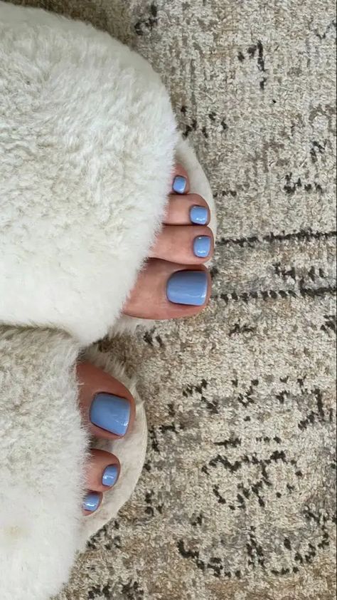 Explore Bright & Trending Pedicure Hues for Summer 2024 Blue Pedicure Ideas Toenails, Pedicure Azul, Feet Nail Design, Summer Pedicure, Pedicure Ideas, Gel Toe Nails, Acrylic Toe Nails, Toe Nail Color, Cute Toe Nails