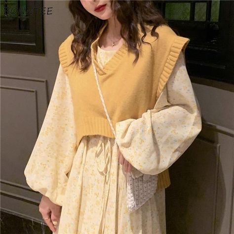 Modeling Outfits, Gaun Fashion, Fashion Sketches Dresses, Yellow Outfit, Korean Fashion Dress, Modest Fashion Outfits, Top Vintage, Mode Inspo, Yellow Fashion