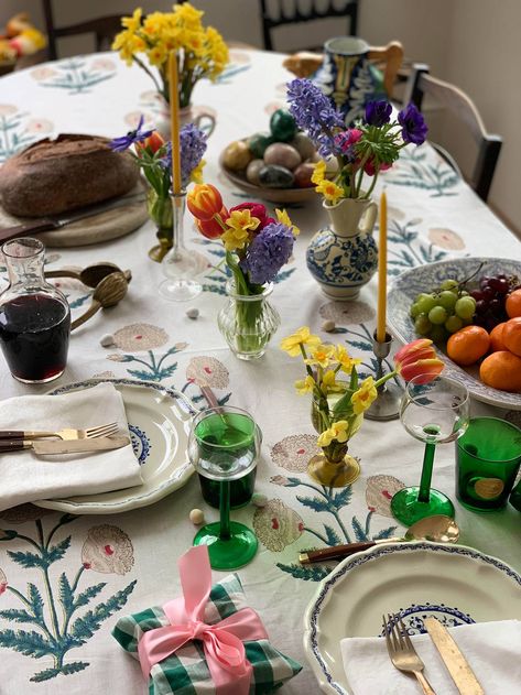 The Pig Hotel, Spring Table Settings, Easter Lunch, Easter Table Settings, Easter Tablescapes, Kangaroo Paw, Patterned Plates, Easter Inspiration, Garden Recipes