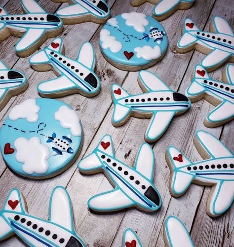 Decorated Airplane Cookies, Airplane Biscuits, Airplane Baby Shower Cookies, Airplane Cookies Royal Icing, Airplane Sugar Cookies, Airplane Cookies Decorated, Travel Cookies Decorated, Aviation Cookies, Transportation Cookies