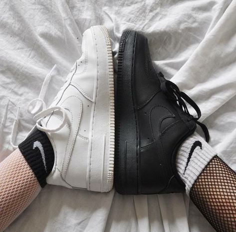 #wattpad #casuale In questo "libro" troverete dei piccoli "tutorial" su come modificare o fare delle foto aesthetic! Non faccio spesso libri di questo genere, quindi spero vi possa piacere :) Black Nike Socks, White Nike Socks, Band Shoes, Sneakers Socks, White Fishnets, Look Grunge, White Nike Shoes, Foot Socks, Stylish Socks