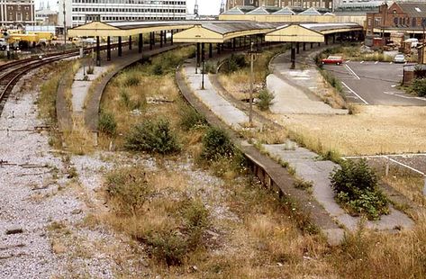 Disused Stations: Southampton Terminus Abandoned Train Station, Steam Trains Uk, Vintage Christmas Photos, Old Train Station, Disused Stations, Abandoned Train, Southern Region, Old Train, British Rail