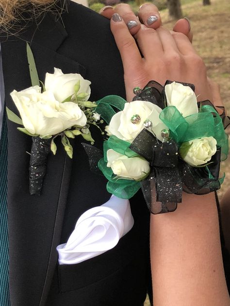 Black And Silver Prom, Flowers For Prom, Corsage Wristlet, Black Corsage, Homecoming Flowers, White Spray Roses, Prom Corsage, Prom Eye Makeup, Jr Prom