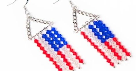 Best collection of free jewelry making tutorials, craft ideas, design inspirations, tips and tricks and trends Flag Earrings, Free Jewellery Making Tutorials, Patriotic Earrings, Patriotic Jewelry, Beaded Earrings Tutorials, Bead Projects, Earring Tutorial, Homemade Jewelry, Jewelry Making Tutorials