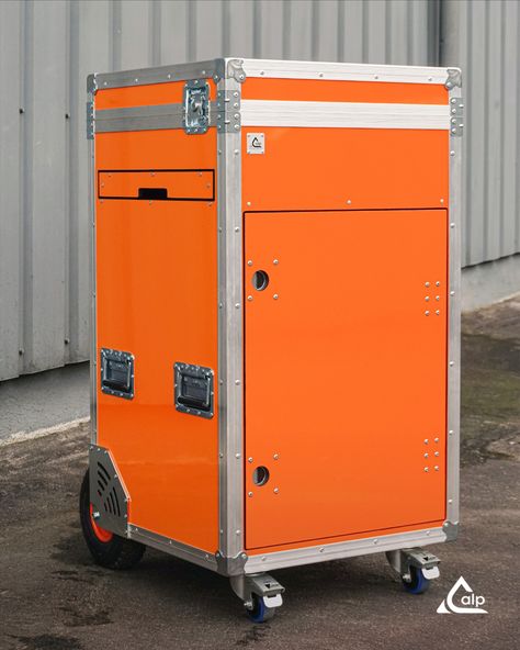 Tool case with door and two sliding work benches.
Very easy to open.
Includes led lighting at the top and in the drawers.
On the work bench there is a triple 230volts socket.
Mobility is very easy because it has two Ø200mm wheels.
Customize with your color and your logo.
ALP - Creating Protection
www.alp-flight-cases.com
#alp #flightcases #bags #covers #alpprofessional #roadcases #cases #madeinportugal #light #audio #professional #work #creatingprotection
#panasonic #sony #pionnerdjglobal Aviation Furniture, Warehouse Project, Case Studio, Electronic Workbench, Chuck Box, Road Cases, Work Benches, Backyard Movie Nights, Backyard Movie