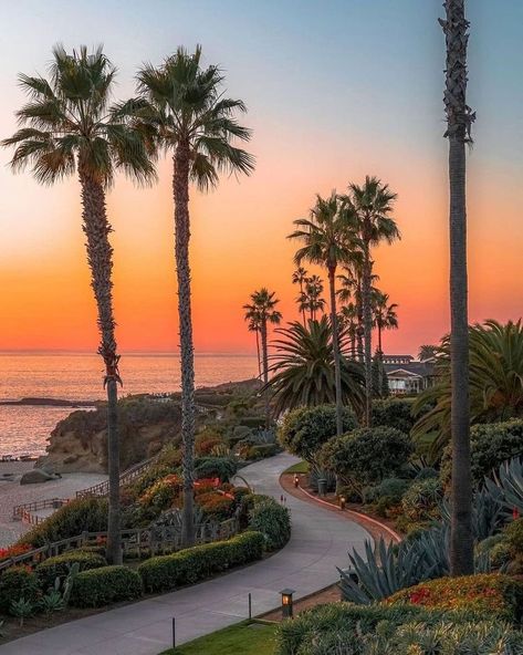 Laguna Beach California, California Sunset, Look At The Sky, Pretty Landscapes, Watch Wallpaper, Pretty Sky, California Beach, Sunset Pictures, Beach California