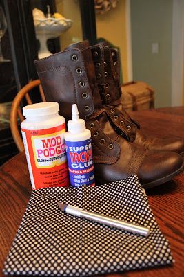 Blissfully Blessed: DIY Fabric Covered Boots Diy Boots Makeover, Fabric Covered Shoes, Decoupage Shoes, Camo Boots, Steampunk Boots, Boots Diy, Shoe Refashion, Fabric Boots, Shoe Makeover