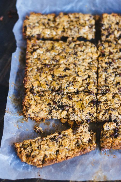 CHIA SEED, COCOA NIB, HONEY & PEANUT BUTTER OAT BAR [theblondechef] [cocoa nib, cacao nib, nibs, raw cacao powder] Fruit And Nut Granola, Nut Granola Bars, Peanut Butter Oat Bars, Nut Granola, Healthy Afternoon Snacks, Chewy Granola Bars, Granola Recipe Bars, Chewy Granola, Fresh Fruit Recipes