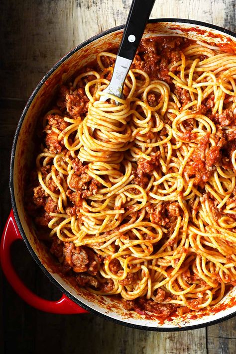 Spaghetti With Meat Sauce, Spaghetti With Meat, Spicy Spaghetti, Spaghetti Bolognese Recipe, Spaghetti Meat Sauce, Healthy Beef Recipes, Vegetarian Meal Prep, Bolognese Recipe, Healthy Beef