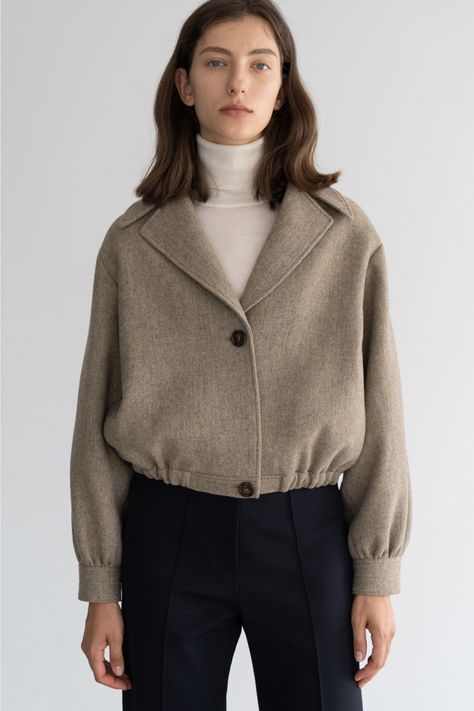 CROPPED-HEM WOOL-BLEND JACKET (KHAKI) | W Concept Cropped Wool Jacket, Minimalist Clothing Style, Beige Jacket Outfit, Minimalist Jacket, Kids Fashion Wear, Tomboy Chic, Elegant Coats, Beige Jacket, Outwear Women