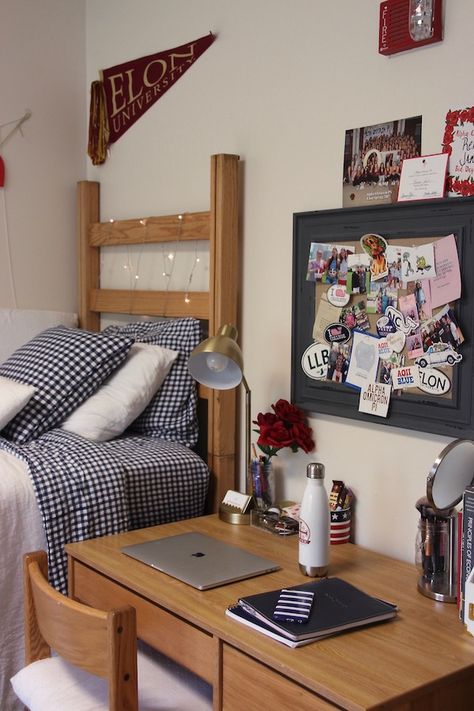 Dorms Ideas, Room Ideas For Guys, Dorm Room Ideas For Guys, Preppy Dorm Room Decor, College Apartment Diy, Dorm Room Layouts, Preppy Dorm Room, Freshman Dorm, Cute Bedroom