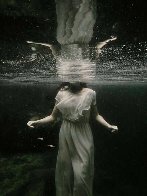 ♡ Butterfly Spirit ♡ Art Noir, Fantasy Magic, Water Photography, Foto Art, Under Water, Dark Photography, Underwater Photography, Dark Beauty, Pics Art