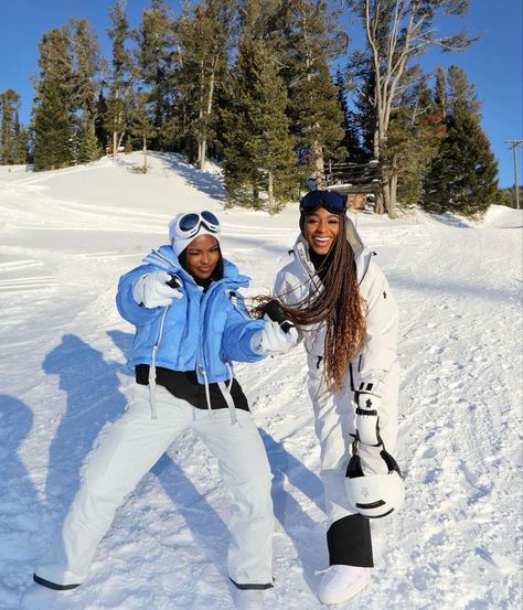 Cabin Trip Outfit, Cute Snowboarding Outfits, Girls Ski Trip, Ski Trip Aesthetic, Mode Au Ski, Ski Fits, Snow Fits, Ski Trip Outfit, Ski Aesthetic