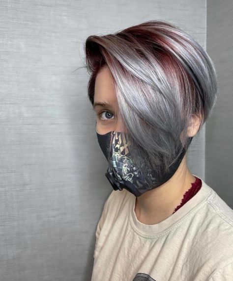 Pantone’s Color of the Year 2021 Ultimate Gray Is Expected to Revive the Silver Hair Trend Red Hair With Silver Highlights, Silver Hair Short, Fall Winter Hair Color, Grey Hair Dye, Wavy Bob Hairstyles, Silver Hair Color, Short Grey Hair, Summer Hair Color For Brunettes, Funky Hairstyles