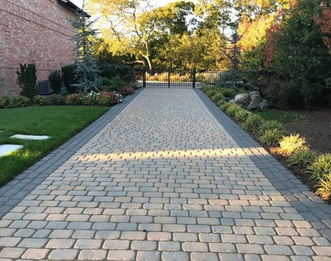 20+ Best Driveway Ideas and Designs On A Budget (With Pictures) 2021 Cobblestone Front Yard, Modern Cobblestone Driveway, Drive Ways Ideas Driveways Front Yards, Driveway Ideas On A Budget, Tiled Entryway, Cobbled Driveway, Driveway Materials, Driveway Blocks, Beautiful Driveways