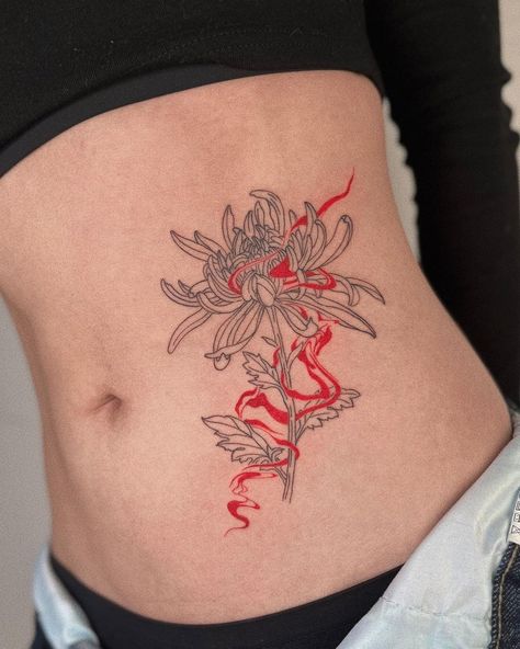 Chrysanthemum Tattoo Stomach, Chrysanthemum Tattoo Hip, Spider Chrysanthemum Tattoo, Japanese Chrysanthemum Tattoo Design, Red Chrysanthemum Tattoo, Tattoo Rojo, Chrysanthemums Tattoo, Centipede Tattoo Design, Japanese Chrysanthemum Tattoo