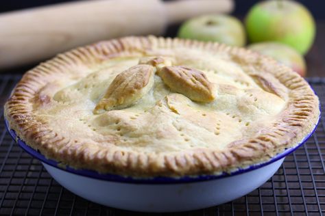 Irish Apple Tart Irish Apple Tart Recipe, Irish Apple Tart, Apple Tart Recipe, Scottish Recipes, St Patricks Day Food, Apple Tart, Tart Recipe, Sweet Pie, Apple Pie Recipes