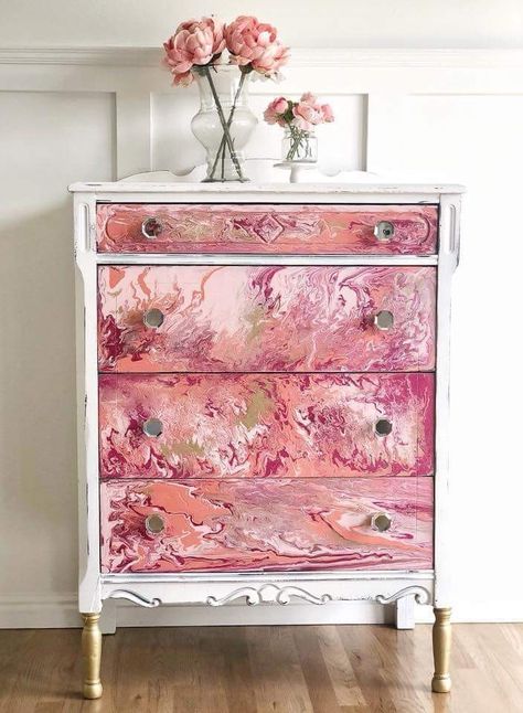 Painted Dresser. Vintage Upcycling, Furnitur Ruang Keluarga, Painted Dresser, Painting Furniture Diy, Funky Furniture, Funky Painted Furniture, Refurbished Furniture, Furniture Restoration, Furniture Makeover Diy