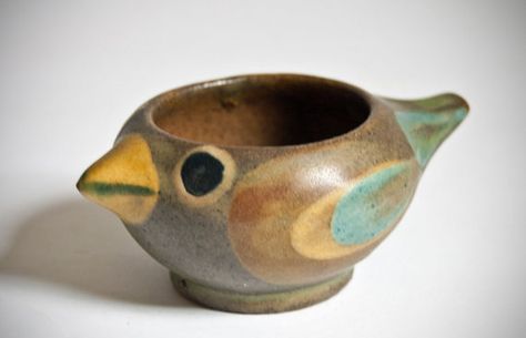 Danish Studio Pottery A Dybdahl Bird highly by TheVintagePotter Pinch Pot Birds Clay Projects, Pottery Birds Sculpture, Owl Ceramic Pottery, Bird Pinch Pot, Bird Mugs, Bird Cup, Salt Dish, Clay Birds, Scandinavian Ceramic