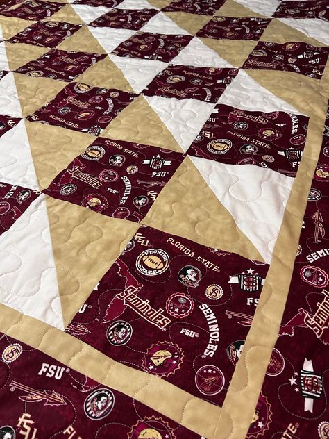 Football Quilt, Sports Quilts, Quilt Blocks Easy, Quilting Designs Patterns, Half Square Triangle Quilts, Half Square Triangle, Holiday Quilts, Twin Quilt, Triangle Quilt