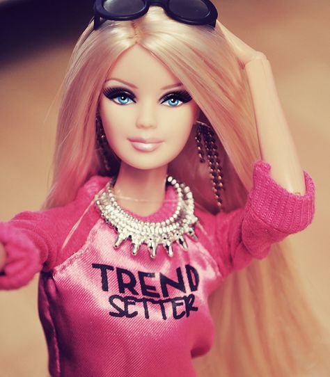 Selfie :* | Barbie Basics <3 my best doll *-* #selfie | BarbieCollectionXD2 | Flickr Barbie Selfie, Cute Barbie Pics, Barbie Frame Photoshoot, Barbie Portrait Photography, Barbie Doll Poses Photoshoot, Barbie Shop, Barbie Basics, Beautiful Flowers Photography, Barbie And Ken