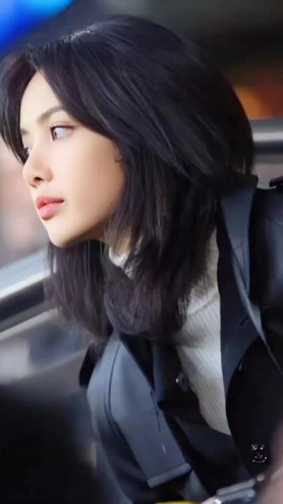 LS27🐣 on TikTok Newcastle United Fc, Hair Curling Tips, Lisa Bp, Haircuts For Medium Hair, Newcastle United, Lalisa Manobal, Uefa Champions League, Blackpink Photos, Lalisa Manoban