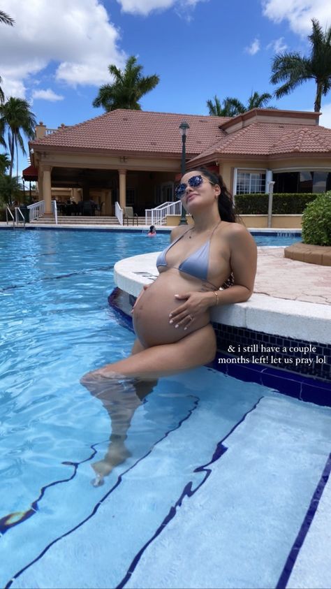 Katya Elise Henry Pregnant, Pregnant Pool Outfit, Swimming Pool Maternity Shoot, Pool Maternity Shoot, Pregnant Swimsuit, Pregnant Belly Huge, Pregnant Fitness, Beach Maternity Pictures, Big Pregnant