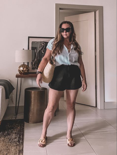 Black Flowy Shorts Outfit, Black Linen Shorts Outfit Summer, Black Linen Shorts Outfit, Linen Shorts Outfit Summer, Black Shorts Outfit Summer, Flowy Shorts Outfit, Linen Skirt Outfit, Linen Shorts Outfit, Black Linen Shorts