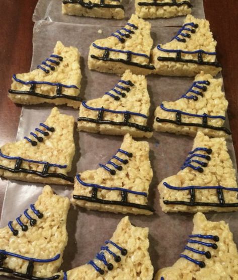 Hockey Party Snacks, Hockey Themed Birthday Party Food, Hockey Party Food Ideas, Hockey Food Ideas, Hockey Themed Food, Hockey Party Food, Hockey Desserts, Hockey Party Ideas, Hockey Snacks