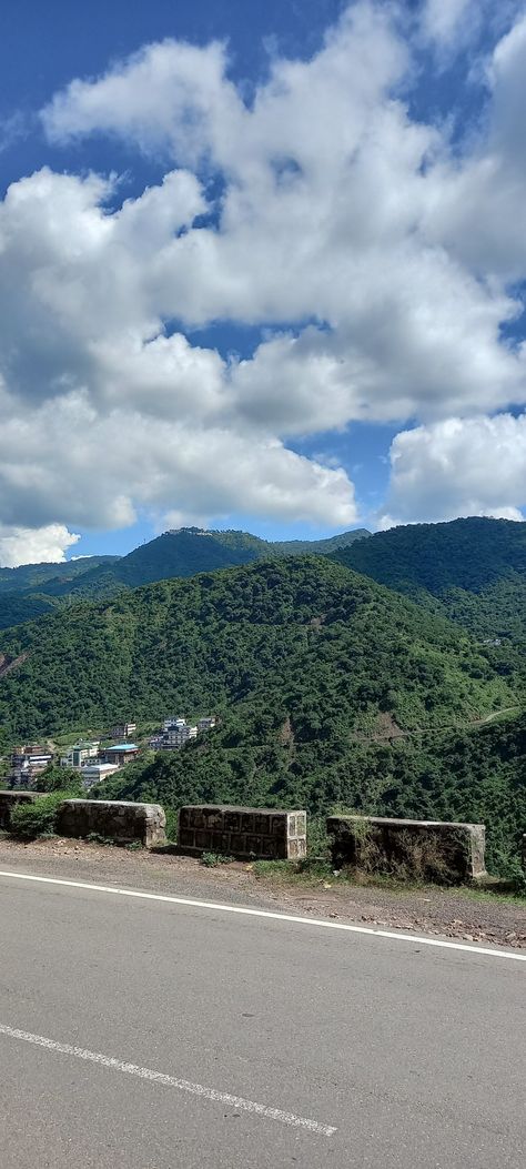 Beautiful Hills, near Parwanoo Himachal Pradesh Arunachalam Hill, Manali Background, Himachal Snapchat Story, Himachal Snap, Mussorie Hills, Road Trip Snap, Himachal Aesthetic, Himachal Pradesh Photography, Mountain Snap